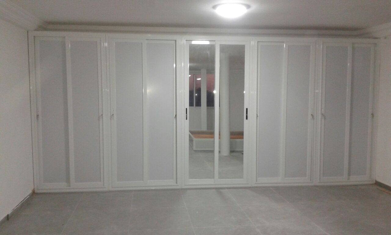 Incroyable, mais vrai : Regardez ce qu'un Sénégalais fait avec l'aluminium européen Incroyable, mais vrai : Regardez ce qu'un Sénégalais fait avec l'aluminium européen