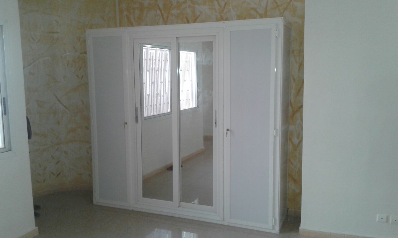 Incroyable, mais vrai : Regardez ce qu'un Sénégalais fait avec l'aluminium européen Incroyable, mais vrai : Regardez ce qu'un Sénégalais fait avec l'aluminium européen