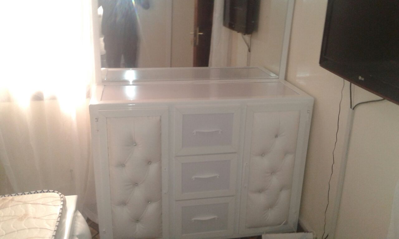 Incroyable, mais vrai : Regardez ce qu'un Sénégalais fait avec l'aluminium européen Incroyable, mais vrai : Regardez ce qu'un Sénégalais fait avec l'aluminium européen