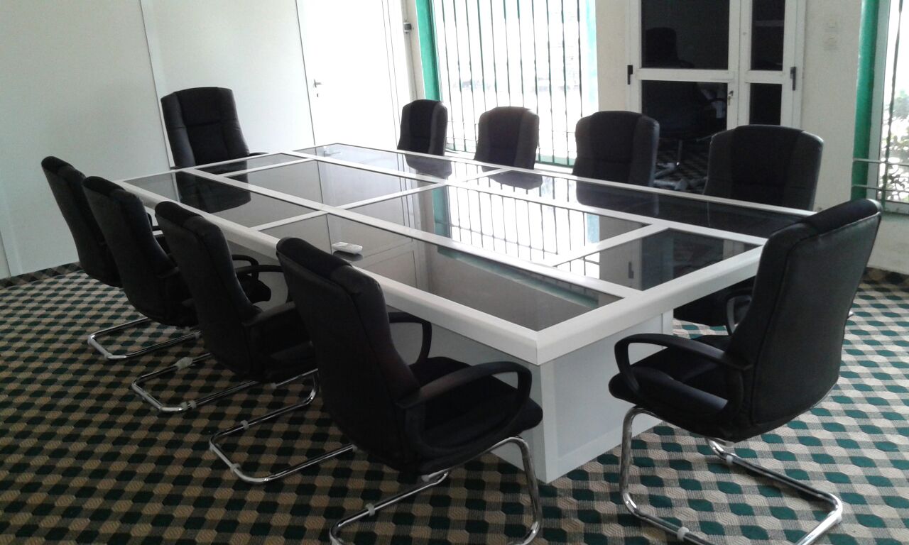 Incroyable, mais vrai : Regardez ce qu'un Sénégalais fait avec l'aluminium européen Incroyable, mais vrai : Regardez ce qu'un Sénégalais fait avec l'aluminium européen