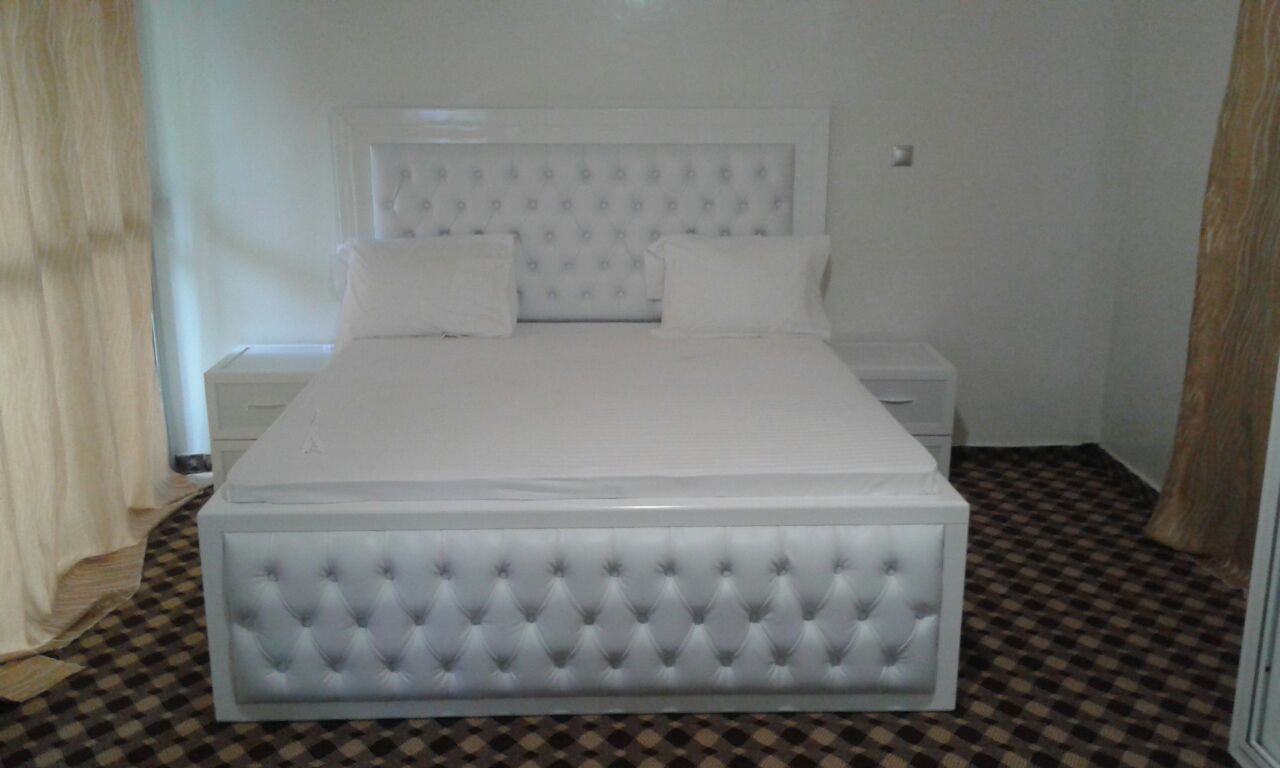 Incroyable, mais vrai : Regardez ce qu'un Sénégalais fait avec l'aluminium européen Incroyable, mais vrai : Regardez ce qu'un Sénégalais fait avec l'aluminium européen