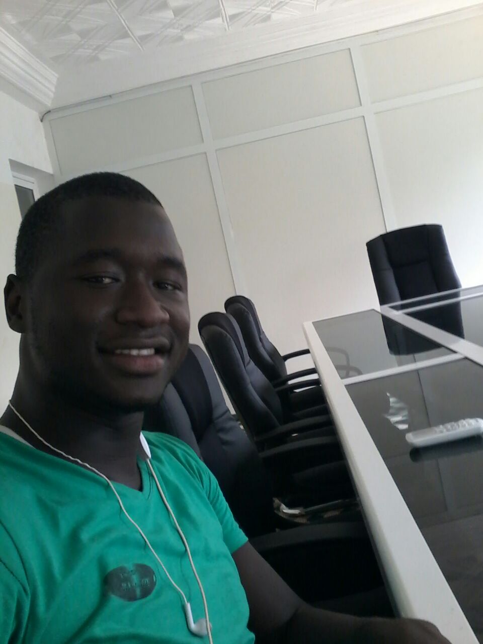 Incroyable, mais vrai : Regardez ce qu'un Sénégalais fait avec l'aluminium européen Incroyable, mais vrai : Regardez ce qu'un Sénégalais fait avec l'aluminium européen