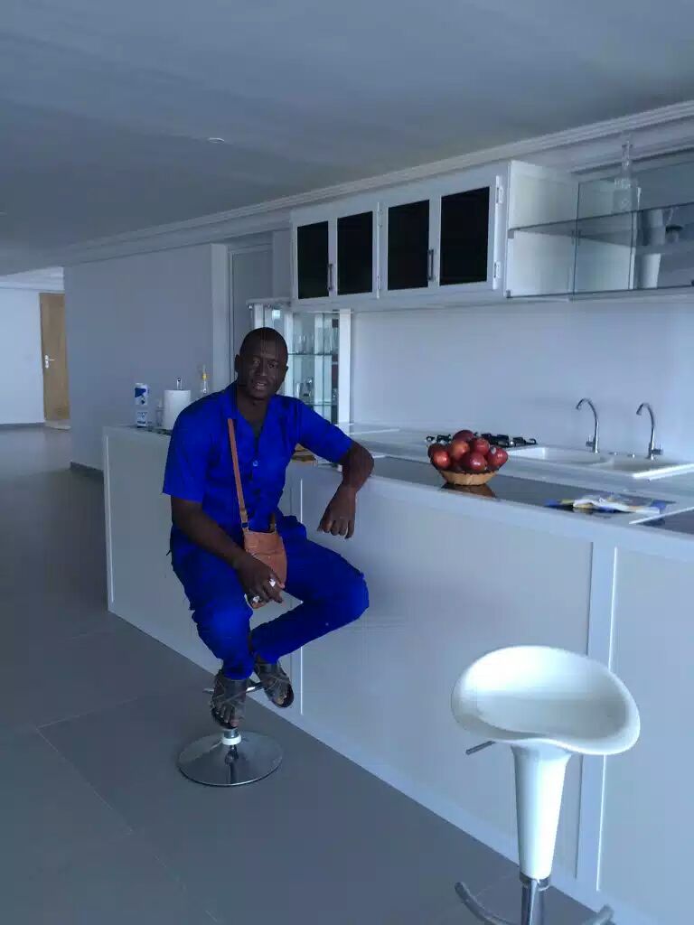 Incroyable, mais vrai : Regardez ce qu'un Sénégalais fait avec l'aluminium européen Incroyable, mais vrai : Regardez ce qu'un Sénégalais fait avec l'aluminium européen