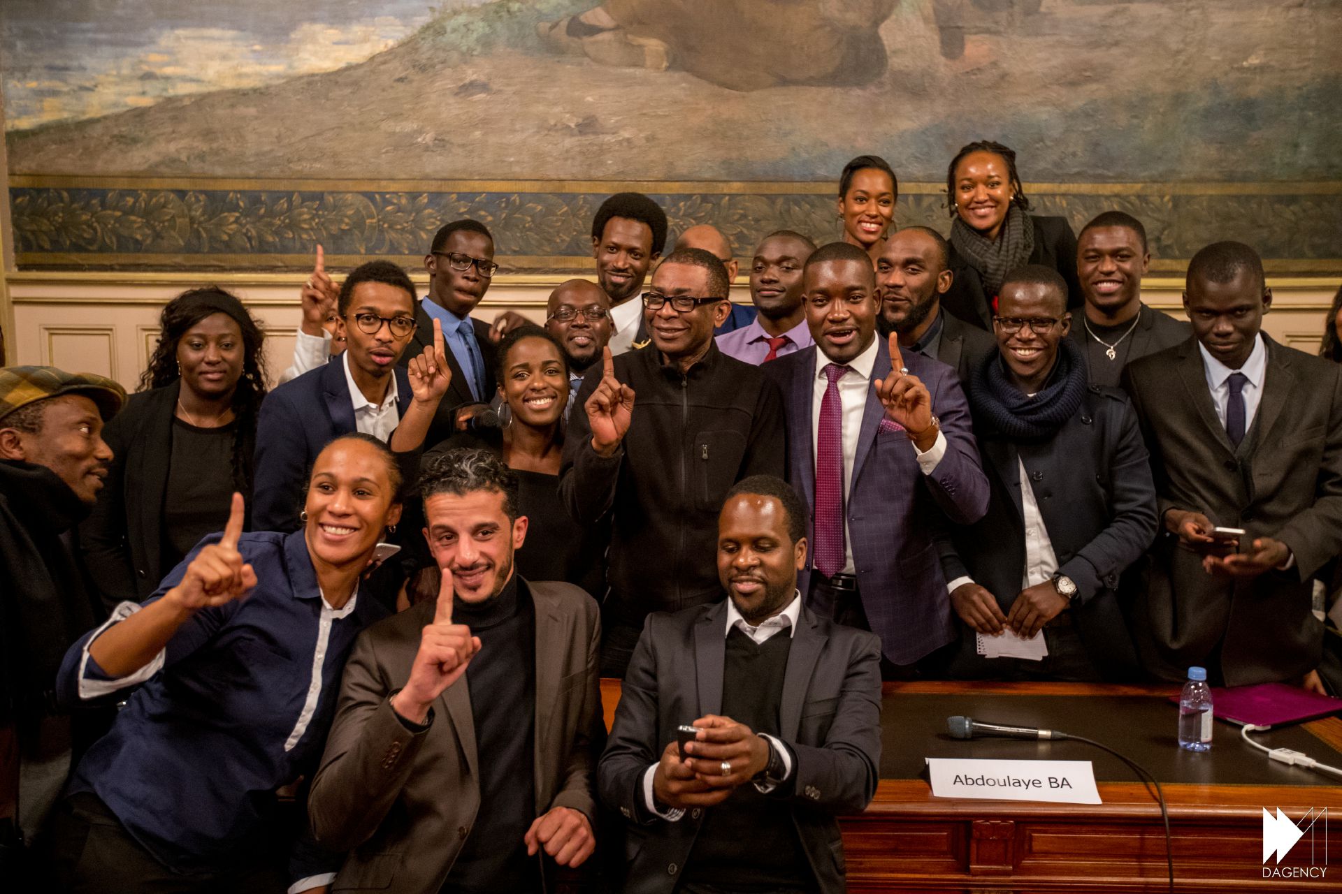 Youssou Ndour partage son expérience d'entrepreneur en Afrique lors du Give1talk organisé à la mairie du VX de Paris (images) Youssou Ndour partage son expérience d'entrepreneur en Afrique lors du Give1talk organisé à la mairie du VX de Paris (images)