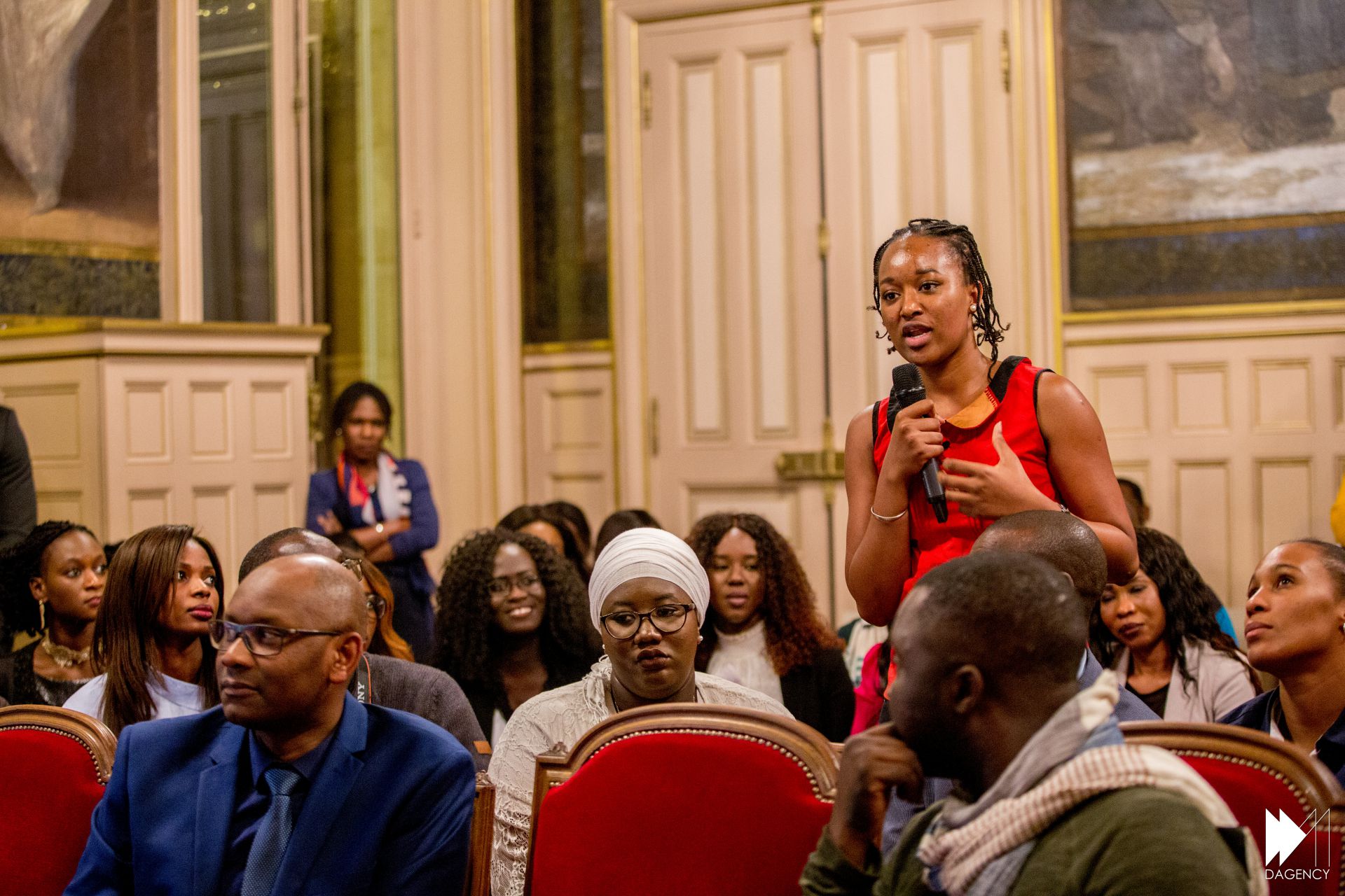 Youssou Ndour partage son expérience d'entrepreneur en Afrique lors du Give1talk organisé à la mairie du VX de Paris (images)