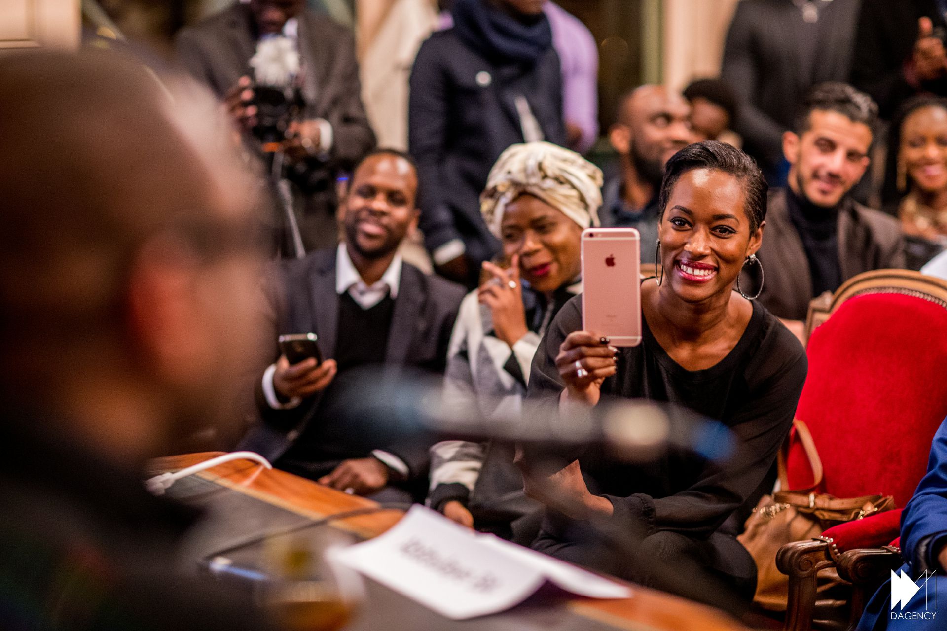Youssou Ndour partage son expérience d'entrepreneur en Afrique lors du Give1talk organisé à la mairie du VX de Paris (images) Youssou Ndour partage son expérience d'entrepreneur en Afrique lors du Give1talk organisé à la mairie du VX de Paris (images)