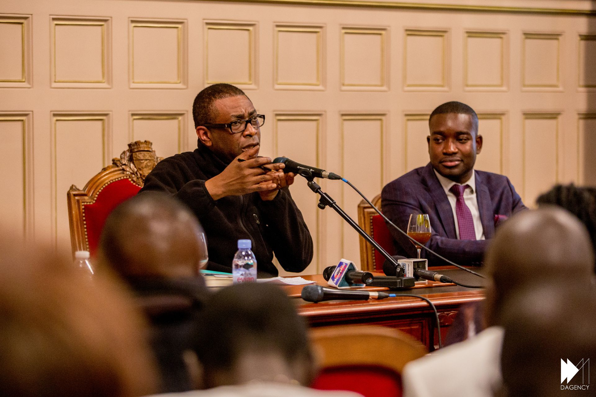 Youssou Ndour partage son expérience d'entrepreneur en Afrique lors du Give1talk organisé à la mairie du VX de Paris (images) Youssou Ndour partage son expérience d'entrepreneur en Afrique lors du Give1talk organisé à la mairie du VX de Paris (images)