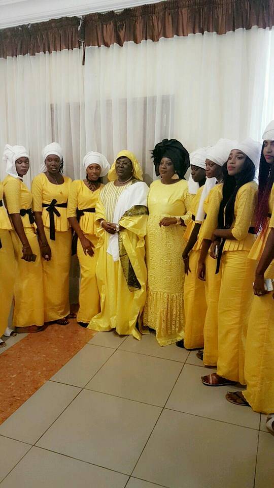 Derrière Serigne Modou Kara, de grandes dames, Sokhna Dieng et Toutane Diack Mbacké Derrière Serigne Modou Kara, de grandes dames, Sokhna Dieng et Toutane Diack Mbacké
