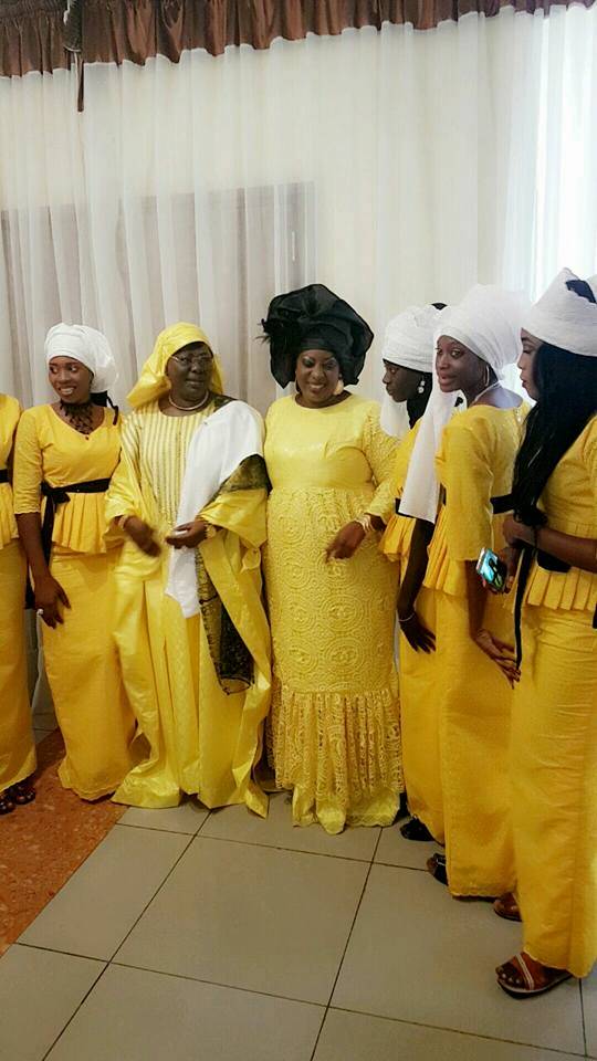 Derrière Serigne Modou Kara, de grandes dames, Sokhna Dieng et Toutane Diack Mbacké Derrière Serigne Modou Kara, de grandes dames, Sokhna Dieng et Toutane Diack Mbacké