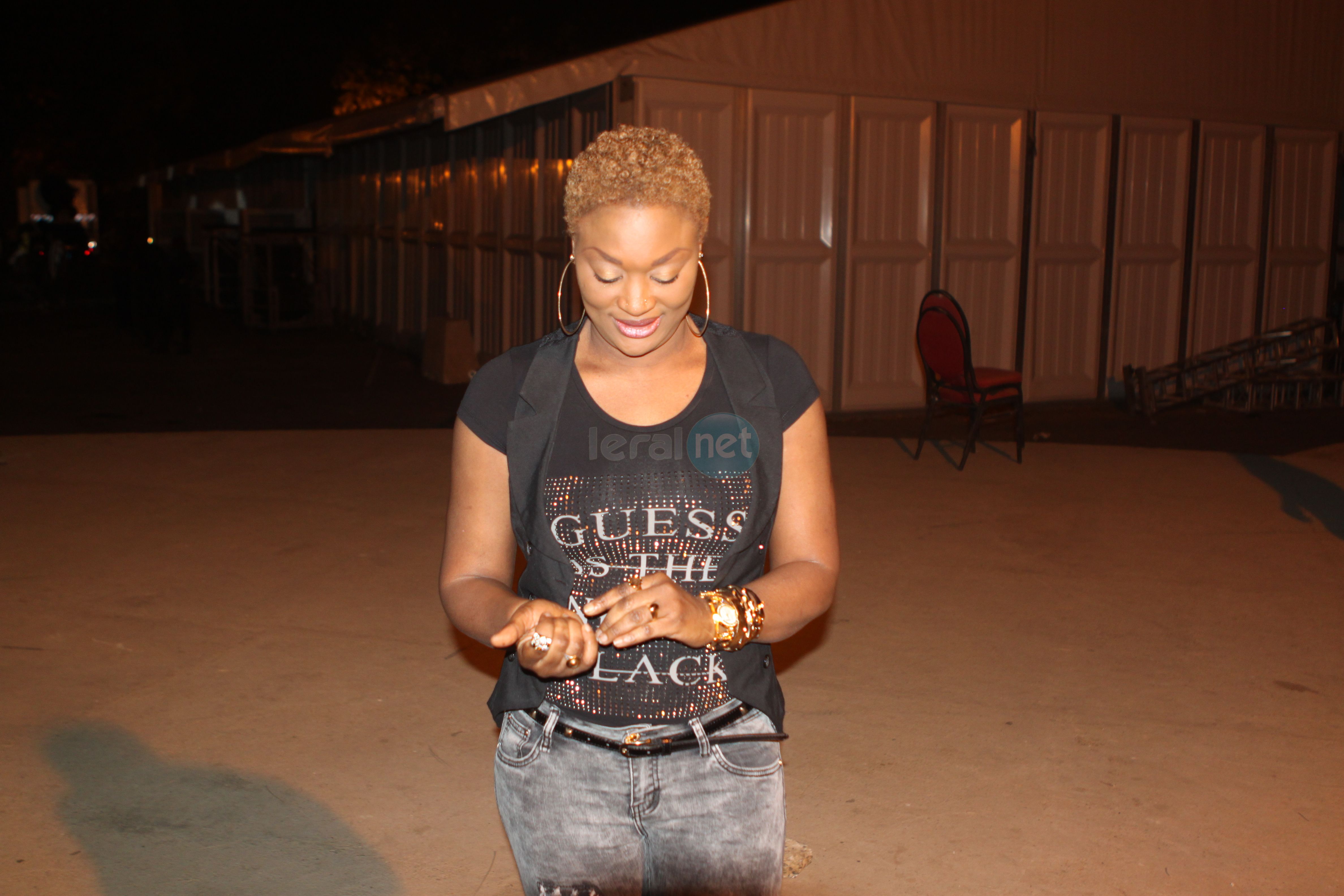 Titi et sa nouvelle coiffure, en communion avec ses fans à la Place de France (Thiès) Titi et sa nouvelle coiffure, en communion avec ses fans à la Place de France (Thiès)