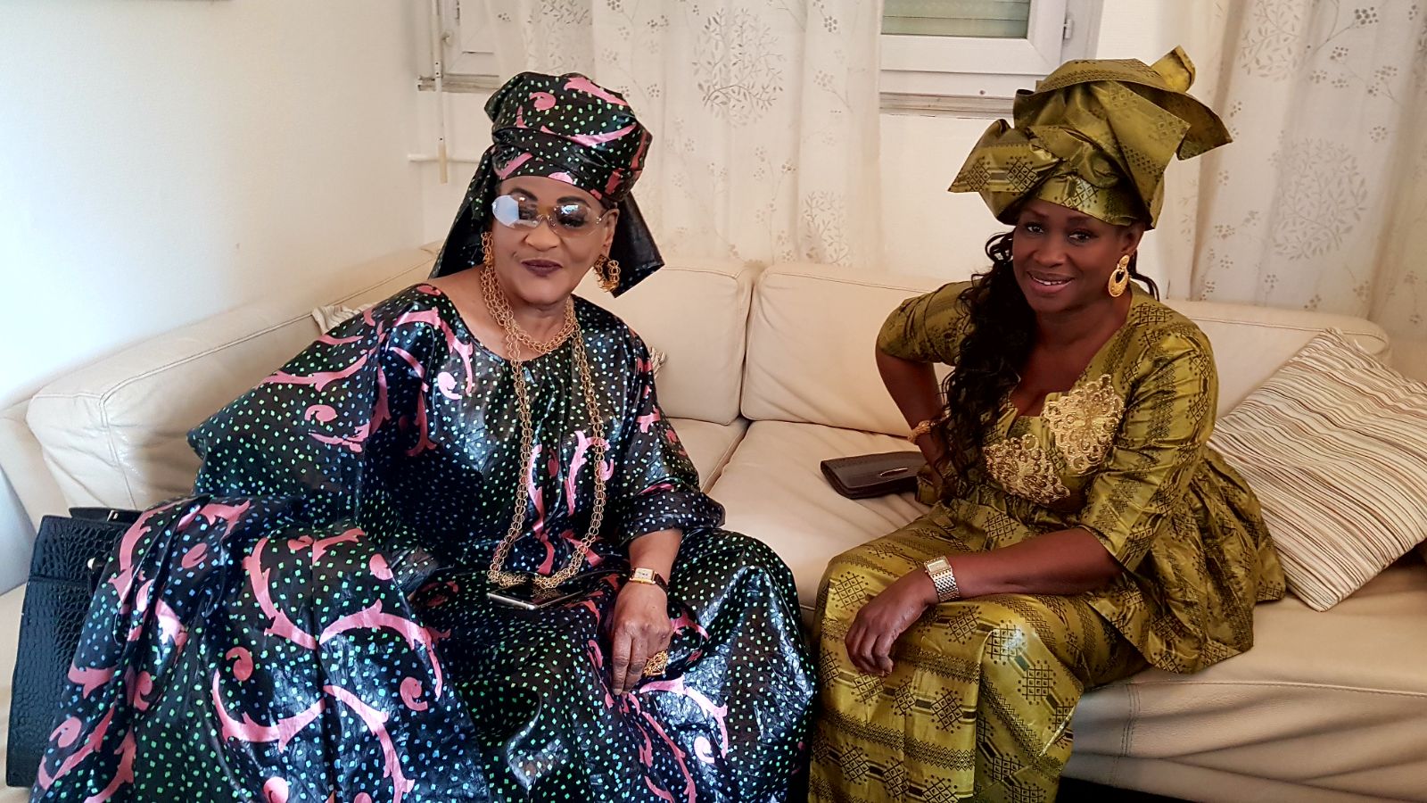 Les comédiens Diop Fall (Jiixi Jaaxa) et sa bande à Paris pour tourner une série Les comédiens Diop Fall (Jiixi Jaaxa) et sa bande à Paris pour tourner une série