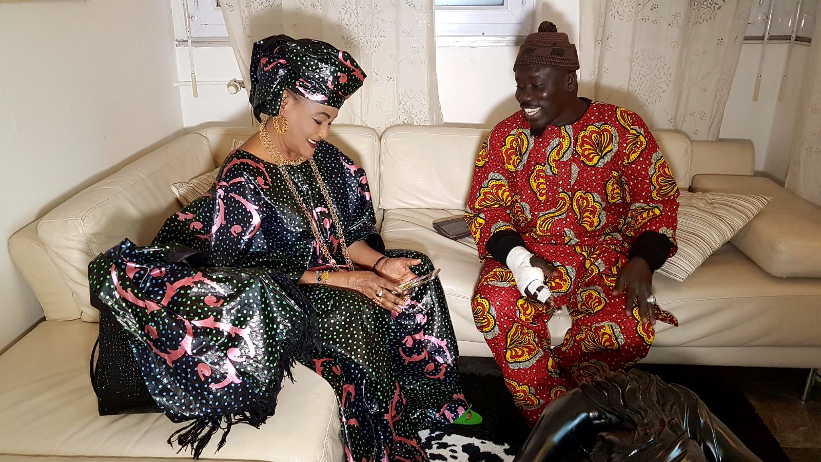 Les comédiens Diop Fall (Jiixi Jaaxa) et sa bande à Paris pour tourner une série Les comédiens Diop Fall (Jiixi Jaaxa) et sa bande à Paris pour tourner une série