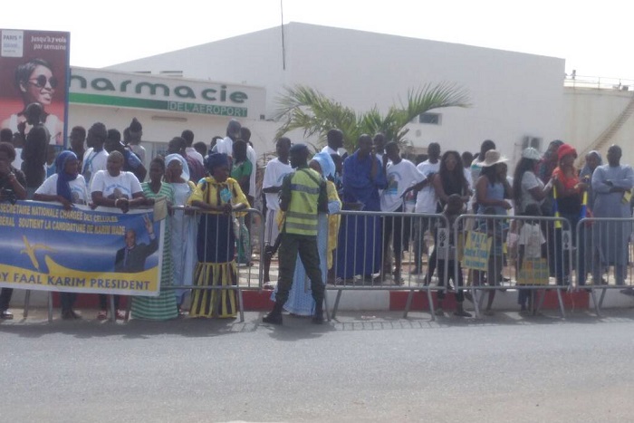 A peine arrivé, Me Wade improvise une marche bleue A peine arrivé, Me Wade improvise une marche bleue