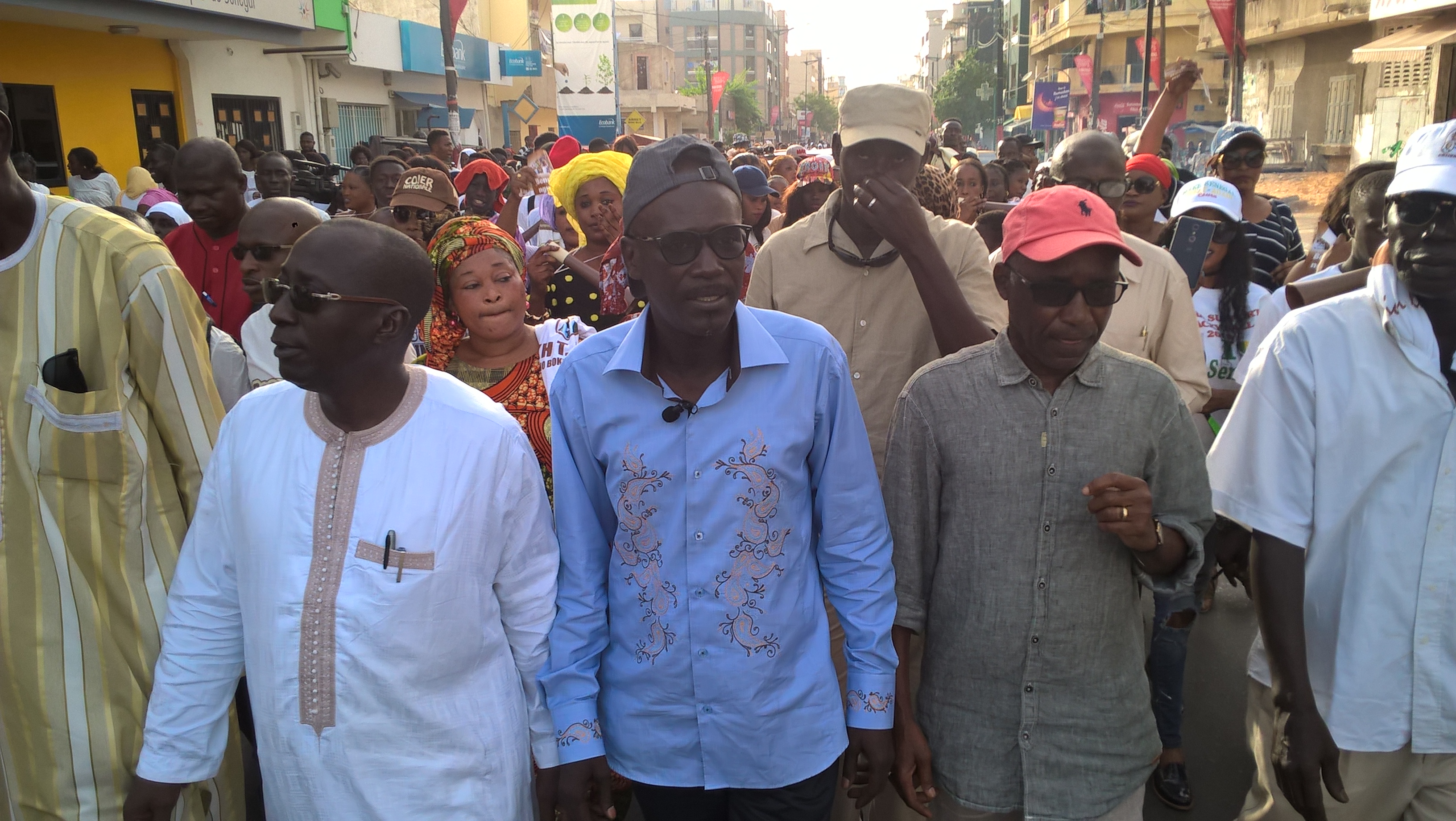 Photos : Seydou Guèye mobilise à la Médina et avertit : "Benno Bok Yakaar va battre l'opposition au Mbapatt en attendant le grand combat de 2019" Photos : Seydou Guèye mobilise à la Médina et avertit : "Benno Bok Yakaar va battre l'opposition au Mbapatt en attendant le grand combat de 2019"