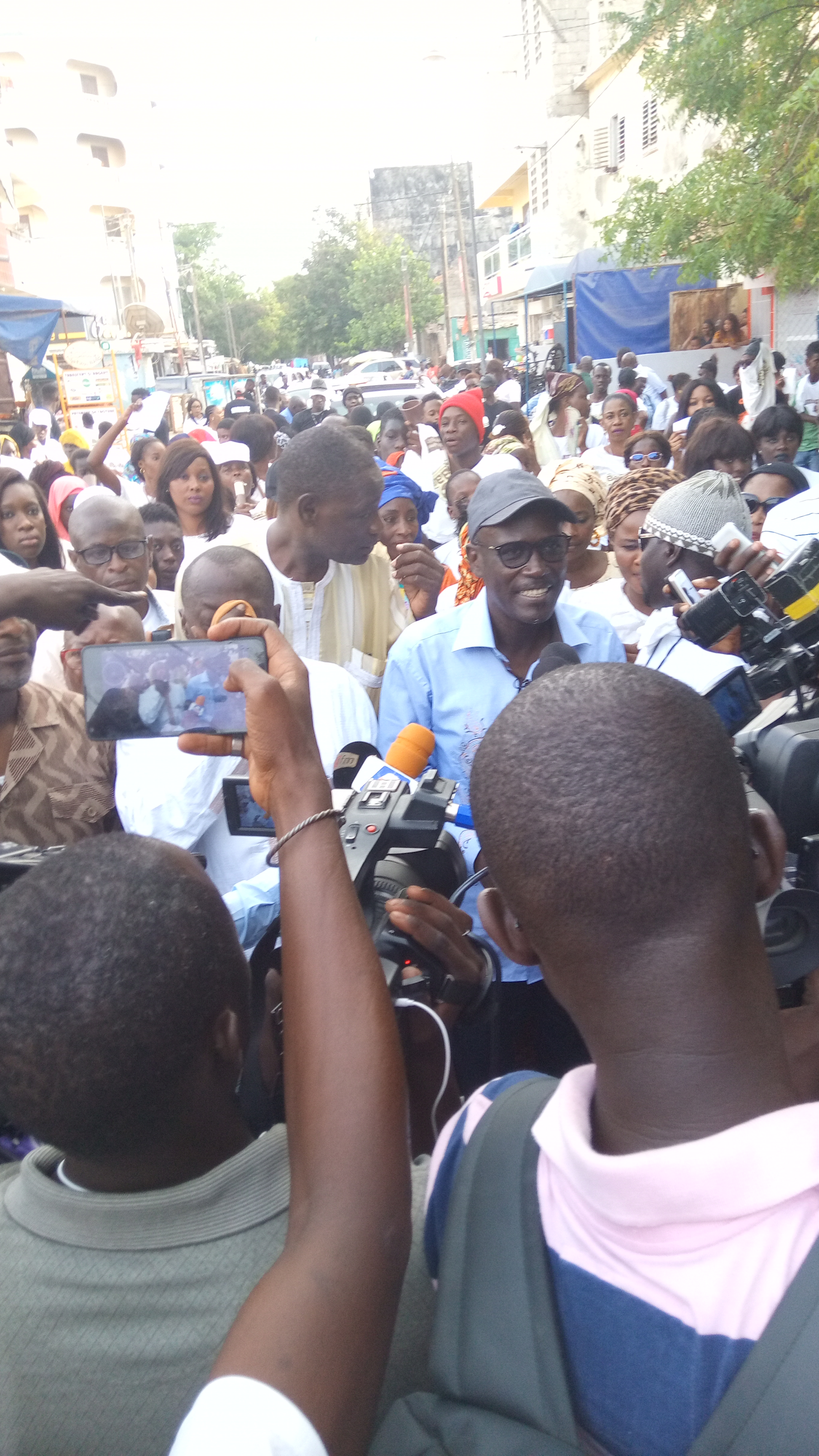 Photos : Seydou Guèye mobilise à la Médina et avertit : "Benno Bok Yakaar va battre l'opposition au Mbapatt en attendant le grand combat de 2019" Photos : Seydou Guèye mobilise à la Médina et avertit : "Benno Bok Yakaar va battre l'opposition au Mbapatt en attendant le grand combat de 2019"