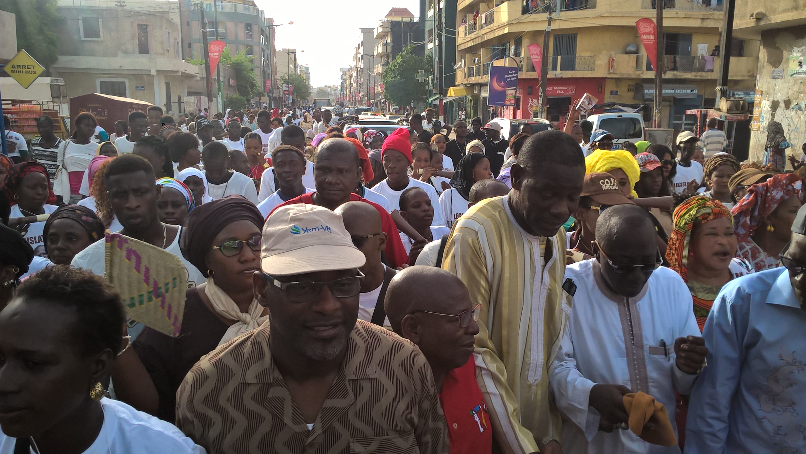 Photos : Seydou Guèye mobilise à la Médina et avertit : "Benno Bok Yakaar va battre l'opposition au Mbapatt en attendant le grand combat de 2019" Photos : Seydou Guèye mobilise à la Médina et avertit : "Benno Bok Yakaar va battre l'opposition au Mbapatt en attendant le grand combat de 2019"