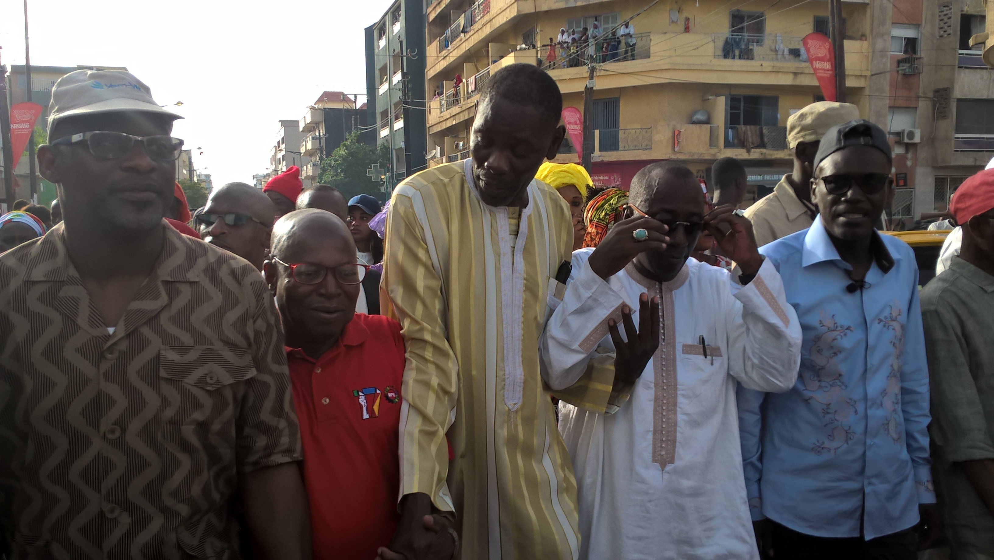 Photos : Seydou Guèye mobilise à la Médina et avertit : "Benno Bok Yakaar va battre l'opposition au Mbapatt en attendant le grand combat de 2019" Photos : Seydou Guèye mobilise à la Médina et avertit : "Benno Bok Yakaar va battre l'opposition au Mbapatt en attendant le grand combat de 2019"
