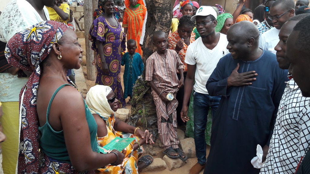 Thiès-Le président du parti Rewmi, Idrissa Seck en communion avec ses militants Thiès-Le président du parti Rewmi, Idrissa Seck en communion avec ses militants