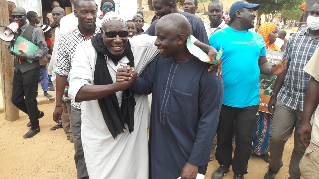 Thiès-Le président du parti Rewmi, Idrissa Seck en communion avec ses militants Thiès-Le président du parti Rewmi, Idrissa Seck en communion avec ses militants