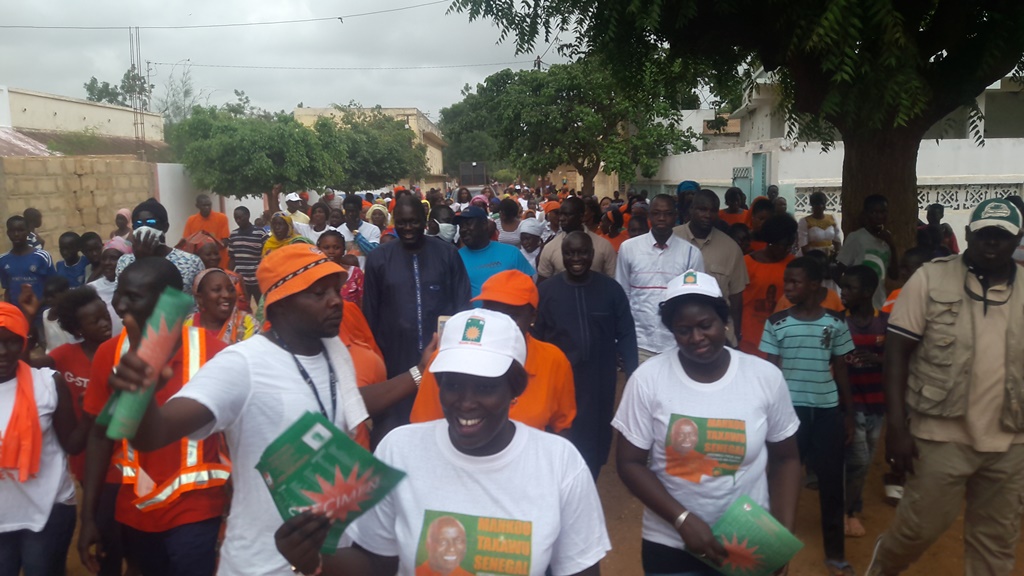 Thiès-Le président du parti Rewmi, Idrissa Seck en communion avec ses militants Thiès-Le président du parti Rewmi, Idrissa Seck en communion avec ses militants