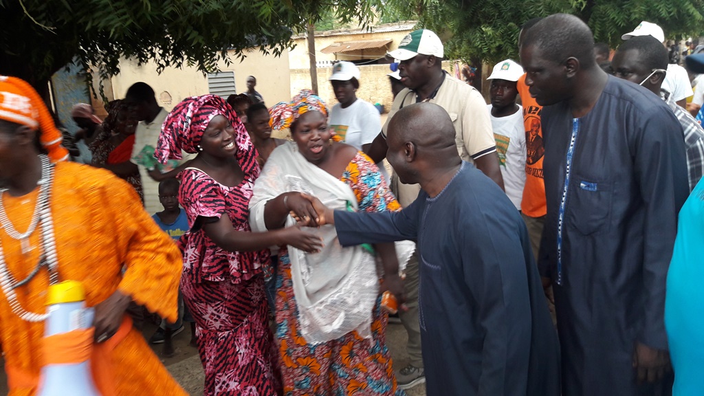 Thiès-Le président du parti Rewmi, Idrissa Seck en communion avec ses militants Thiès-Le président du parti Rewmi, Idrissa Seck en communion avec ses militants