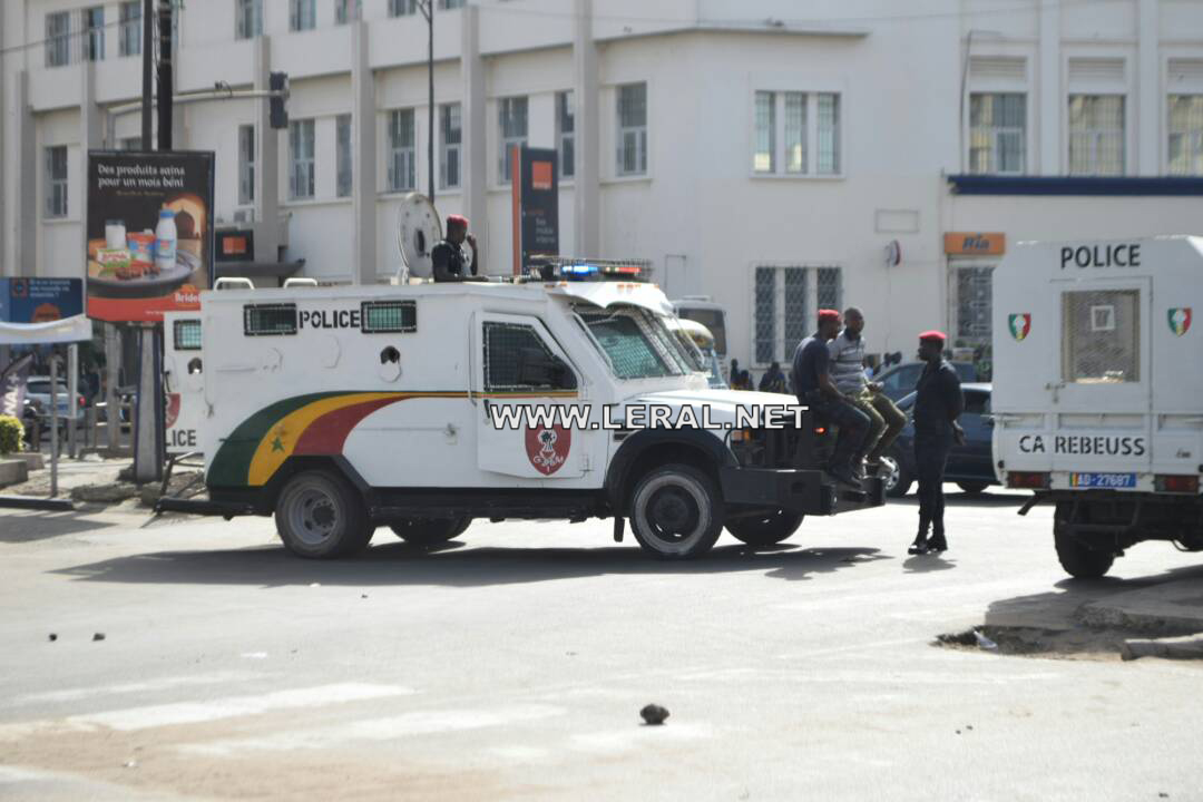 (Photos) Marche de WADE : Un important dispositif sécuritaire quadrille le centre-ville (Photos) Marche de WADE : Un important dispositif sécuritaire quadrille le centre-ville