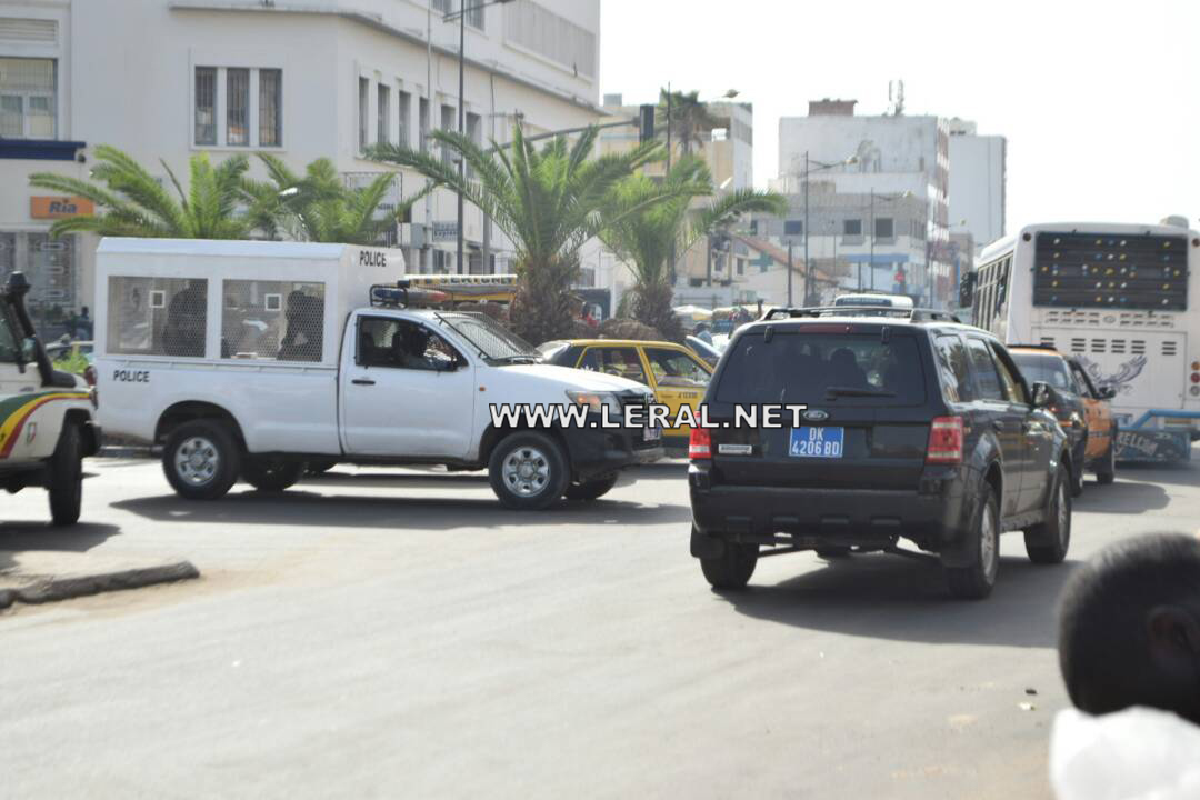 (Photos) Marche de WADE : Un important dispositif sécuritaire quadrille le centre-ville (Photos) Marche de WADE : Un important dispositif sécuritaire quadrille le centre-ville