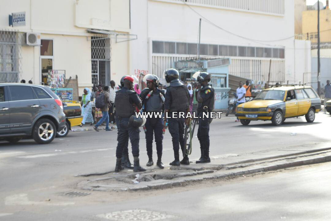 (Photos)  Marche de WADE : Un important dispositif sécuritaire quadrille le centre-ville