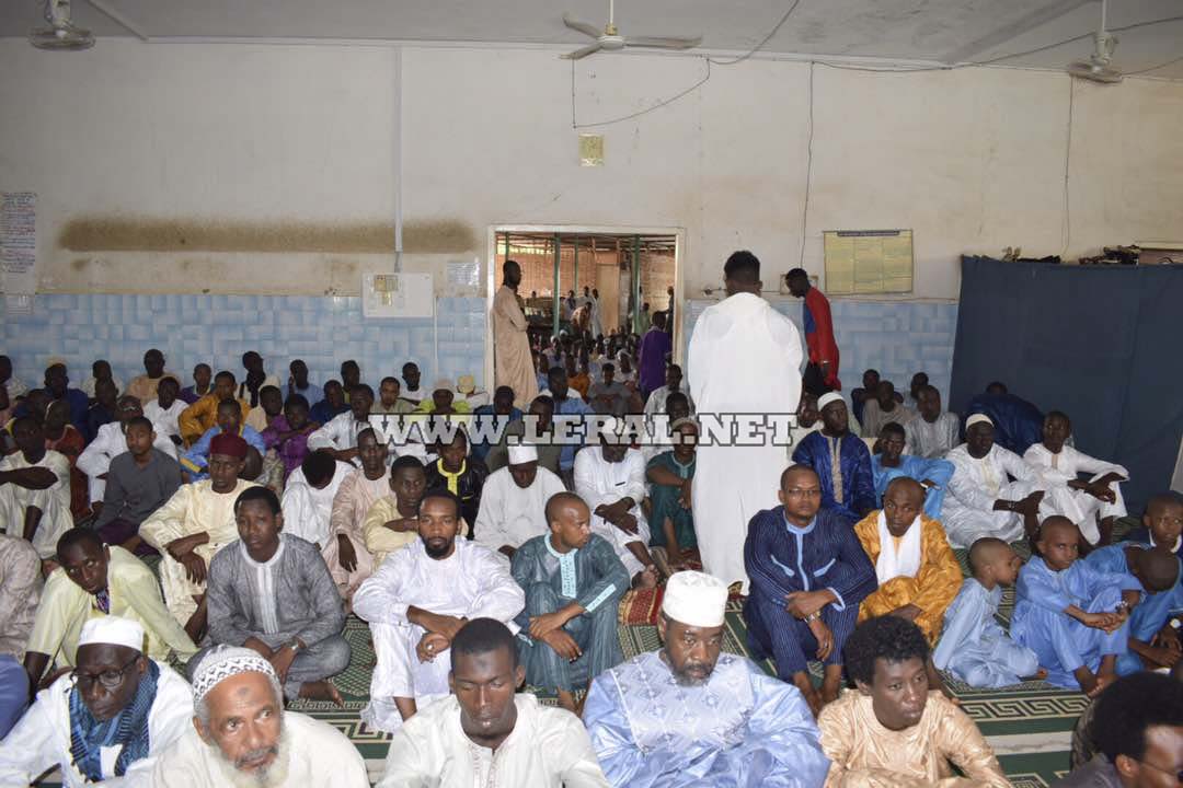 10 Photos: Tabaski 2017/ Mosquée UCAD: la communauté Ibadou a prié aujourd'hui 10 Photos: Tabaski 2017/ Mosquée UCAD: la communauté Ibadou a prié aujourd'hui