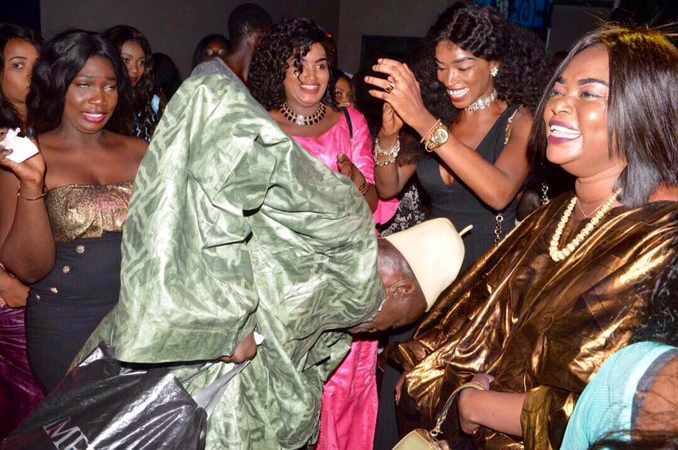 Ils se lâchent grave à la soirée "Ndeweneul Tabaski" de Pape Diouf Ils se lâchent grave à la soirée "Ndeweneul Tabaski" de Pape Diouf