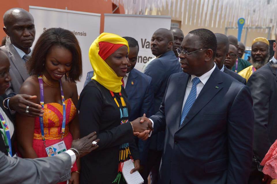 Oumy Ndour a bel et bien serré la main du Président Macky Sall: Une image qui a créé une …