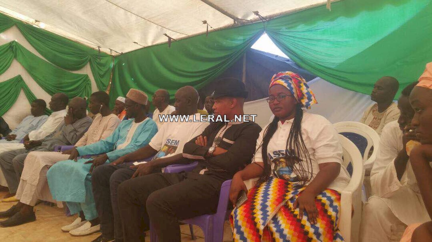 (Photos) El-Hadji Ousseynou Diouf tisse sa toile avec les marchands ambulants au CICES et à Grand Yoff. (Photos) El-Hadji Ousseynou Diouf tisse sa toile avec les marchands ambulants au CICES et à Grand Yoff.