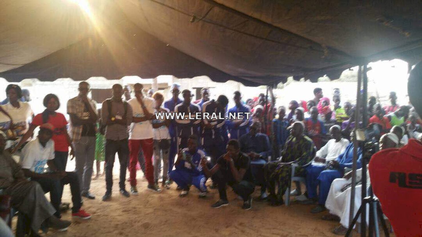 (Photos) El-Hadji Ousseynou Diouf tisse sa toile avec les marchands ambulants au CICES et à Grand Yoff. (Photos) El-Hadji Ousseynou Diouf tisse sa toile avec les marchands ambulants au CICES et à Grand Yoff.