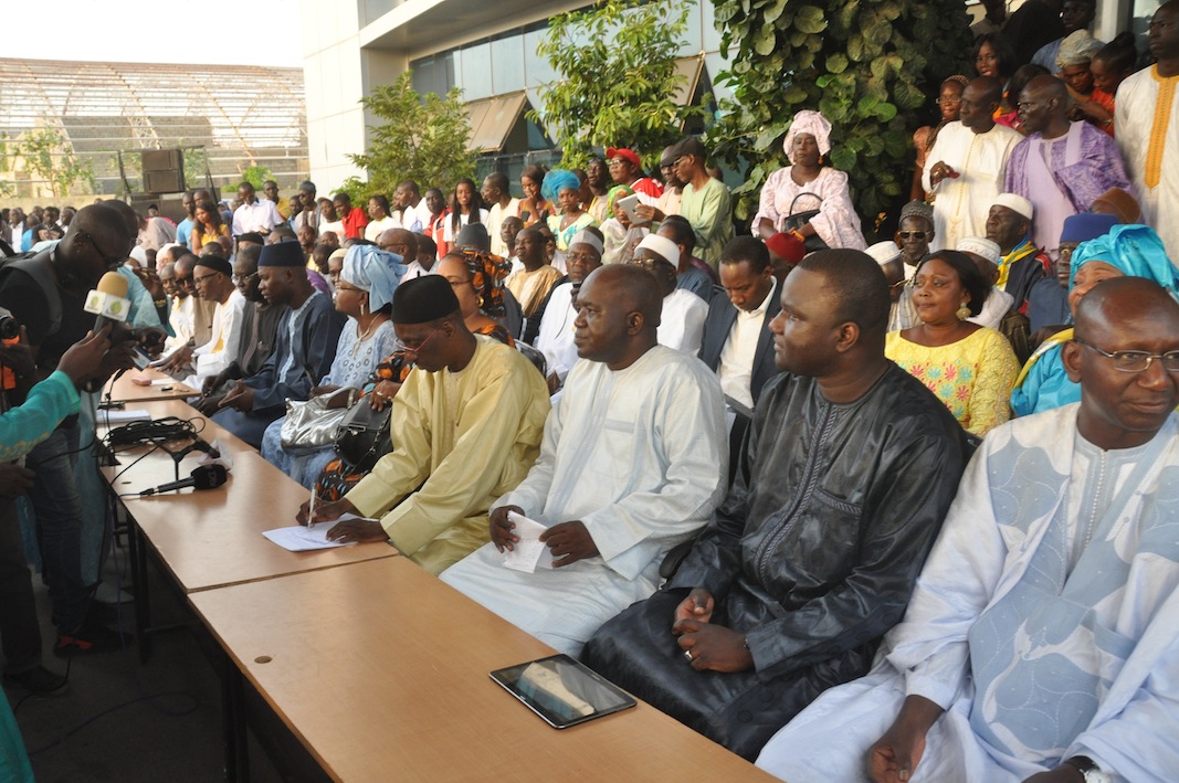 Photos - Face aux "dérives" de Macky Sall: L'opposition durcit le ton 