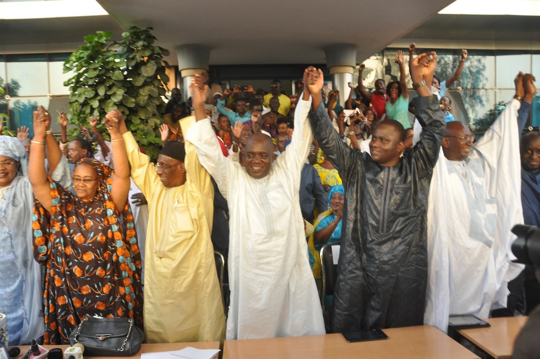Photos - Face aux "dérives" de Macky Sall: L'opposition durcit le ton 