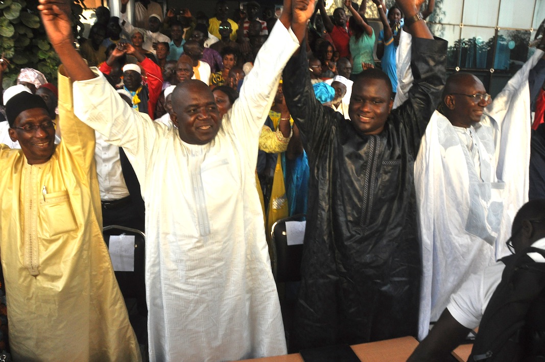 Photos - Face aux "dérives" de Macky Sall: L'opposition durcit le ton 
