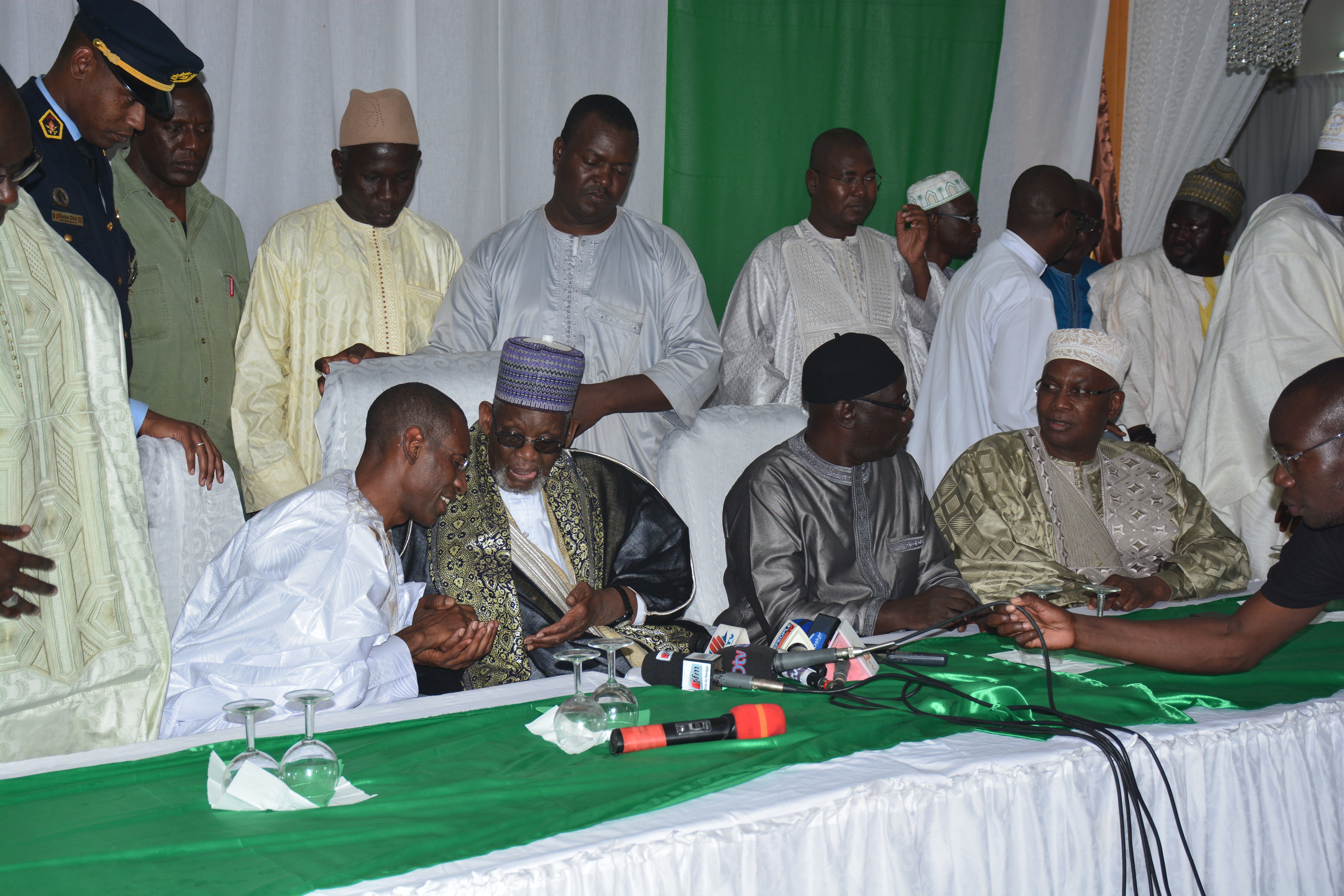 Photos - Cérémonie officielle du Maouloud à Médina Baye : « C’est un rendez-vous de haute spiritualité et d’une reconnaissance envers Allah», selon Abdoulaye Daouda Diallo Photos - Cérémonie officielle du Maouloud à Médina Baye : « C’est un rendez-vous de haute spiritualité et d’une reconnaissance envers Allah», selon Abdoulaye Daouda Diallo