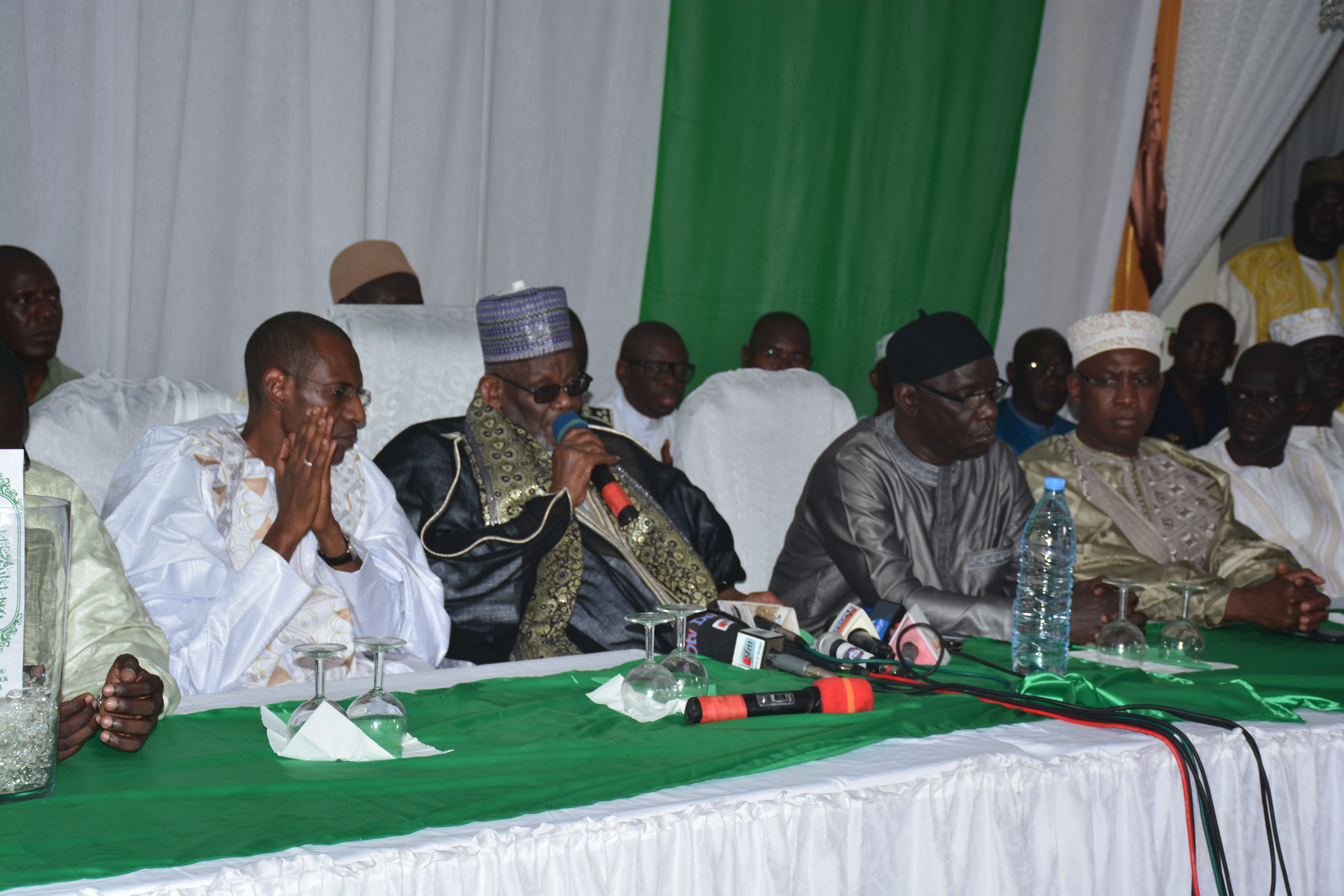 Photos - Cérémonie officielle du Maouloud à Médina Baye : « C’est un rendez-vous de haute spiritualité et d’une reconnaissance envers Allah», selon Abdoulaye Daouda Diallo Photos - Cérémonie officielle du Maouloud à Médina Baye : « C’est un rendez-vous de haute spiritualité et d’une reconnaissance envers Allah», selon Abdoulaye Daouda Diallo