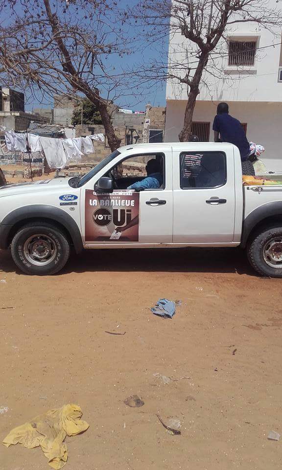 Le camp du OUI distribue du riz dans la banlieue : Achat de conscience? (Photos) Le camp du OUI distribue du riz dans la banlieue : Achat de conscience? (Photos)