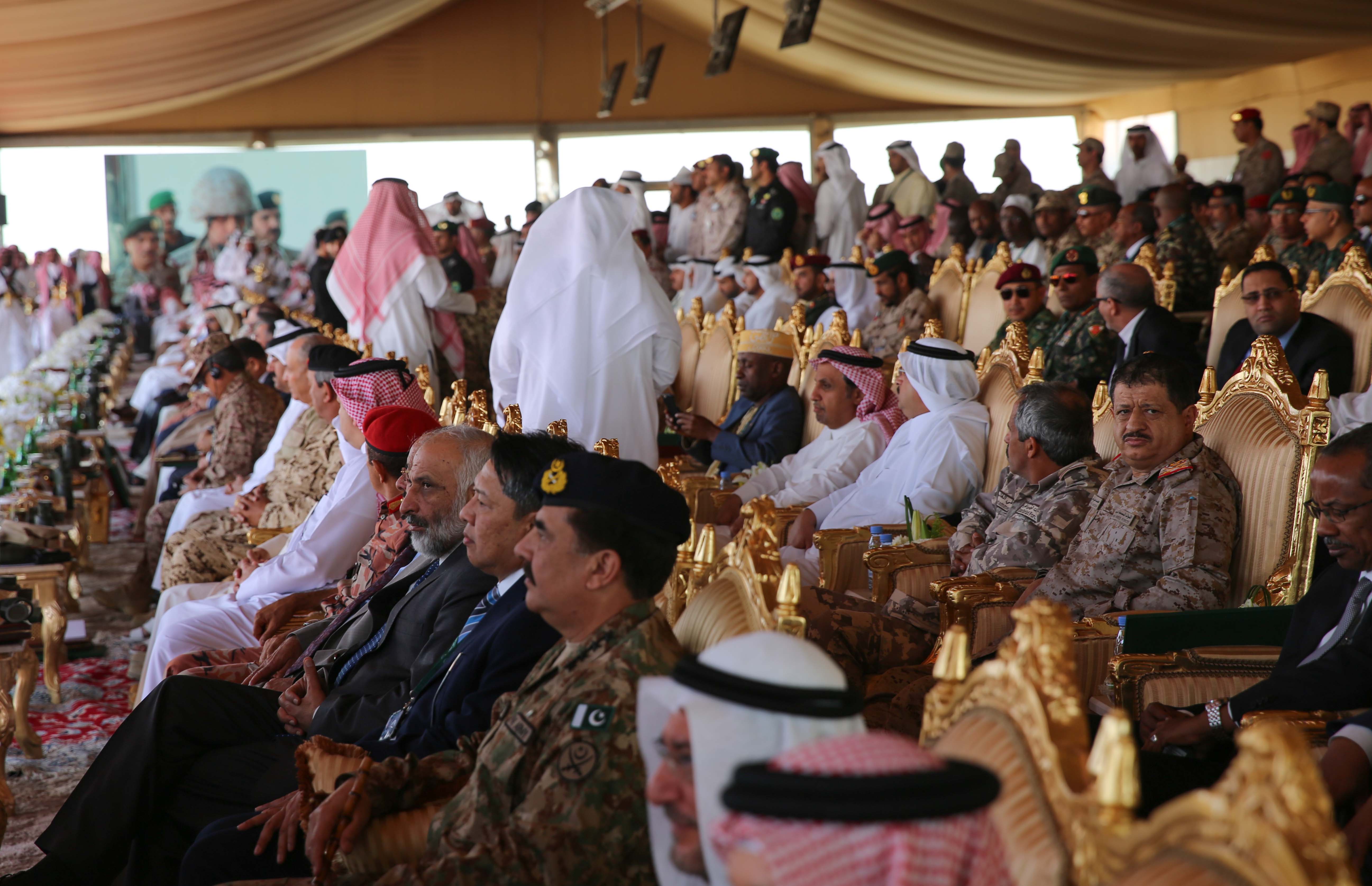 Arabie Saoudite: Macky Sall à la cérémonie de clôture des manœuvres "Tonnerre du nord" (images) Arabie Saoudite: Macky Sall à la cérémonie de clôture des manœuvres "Tonnerre du nord" (images)