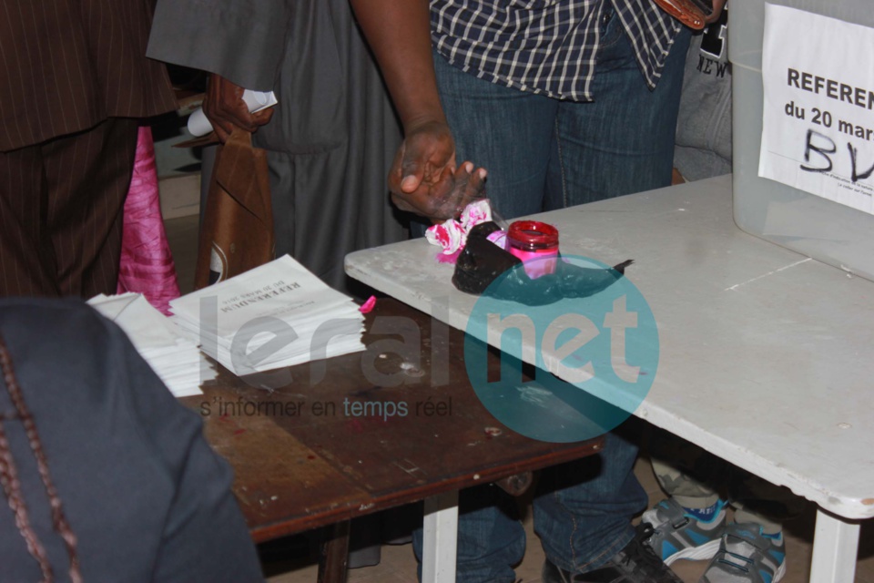 Référendum: Vote des des militaires et paramilitaires à l'école Moustapha Diop ex. école FaidherbeDakar (image) Référendum: Vote des des militaires et paramilitaires à l'école Moustapha Diop ex. école FaidherbeDakar (image)