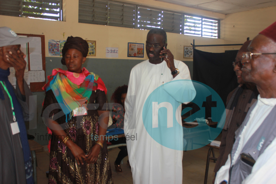 Référendum: Vote des des militaires et paramilitaires à l'école Moustapha Diop ex. école FaidherbeDakar (image) Référendum: Vote des des militaires et paramilitaires à l'école Moustapha Diop ex. école FaidherbeDakar (image)