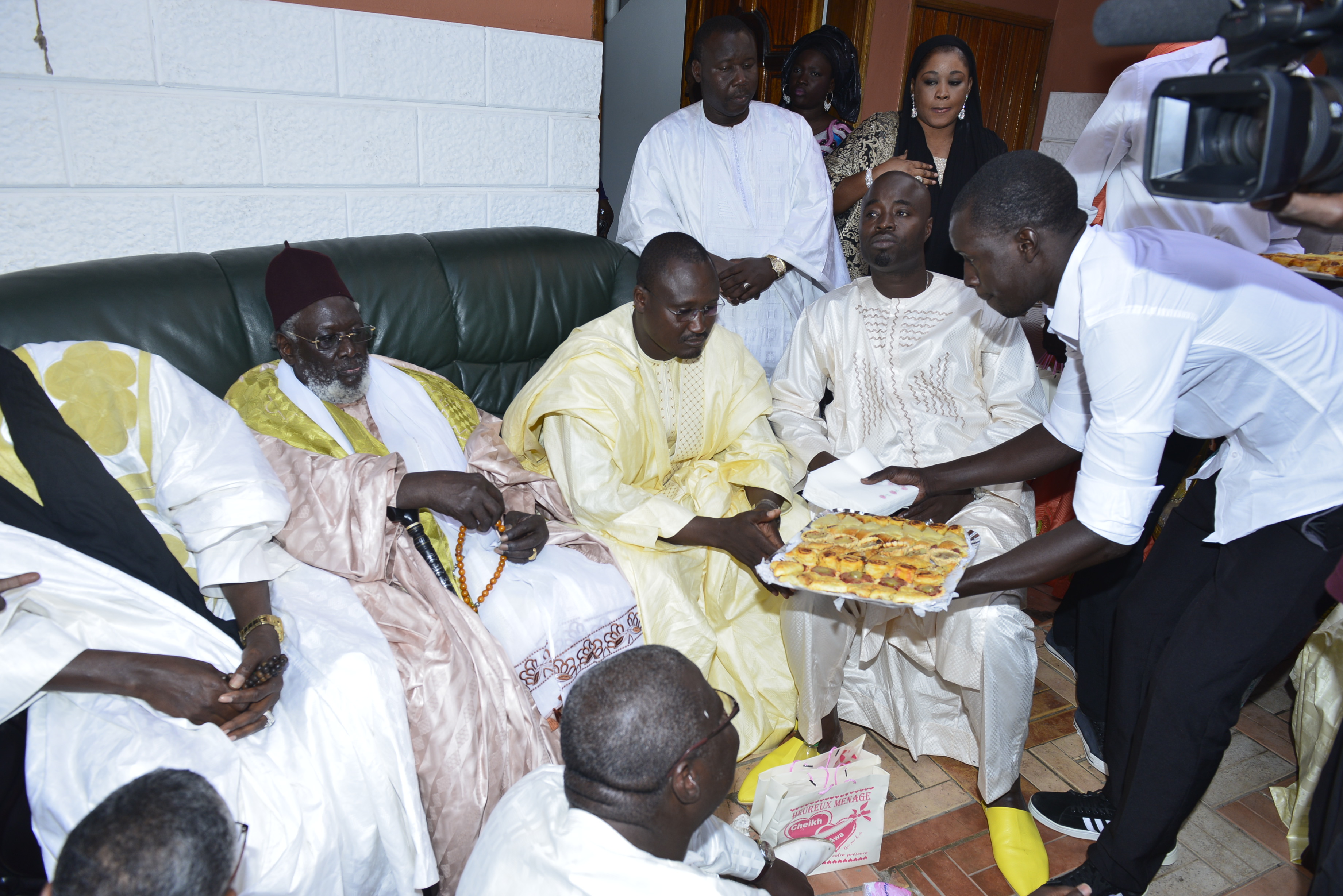 En images le mariage de Cheikh Mbacké, Pdg CM Automobile, et de la petite fille d'Amadou Assane Ndoye En images le mariage de Cheikh Mbacké, Pdg CM Automobile, et de la petite fille d'Amadou Assane Ndoye