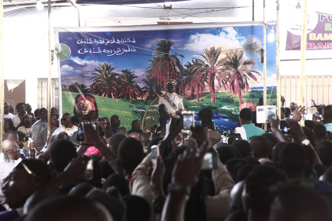 6 photos : L'incroyable tenue du "Maréchal" Général de Bamba lors du Magal de Darou Mouthy 6 photos : L'incroyable tenue du "Maréchal" Général de Bamba lors du Magal de Darou Mouthy