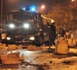 Regardez comment le camion " DRAGON '" fonce sur les manifestants