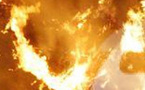 Suisse : Un homme se dispute avec sa compagne et se boute le feu