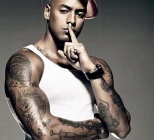 Le rappeur franco-sénégalais Booba : Insulté et hué, il en vient aux mains, sa victime porte plainte
