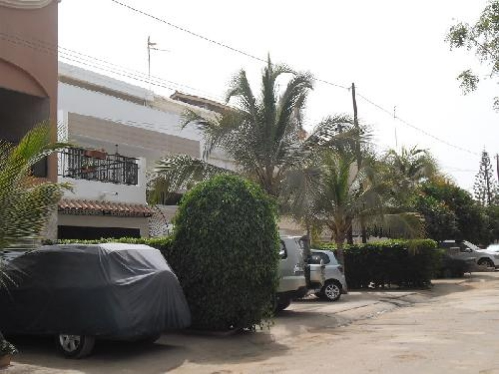 BELLE VILLA A VENDRE A LA CITE  SIPRES 1