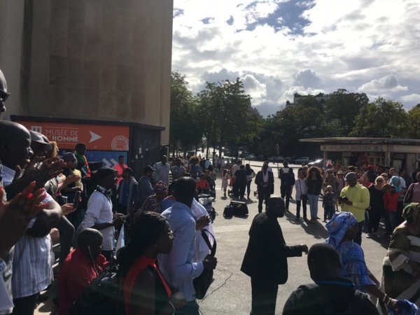 Les libéraux de Paris ont manifesté contre le "Macky"