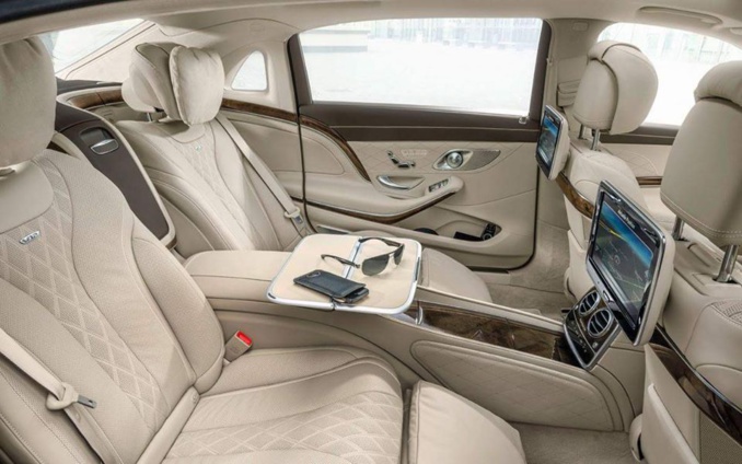 Serigne Khadim Gaydel Lô offre au Khalif Général des mourides une Mercedes de Classe S600
